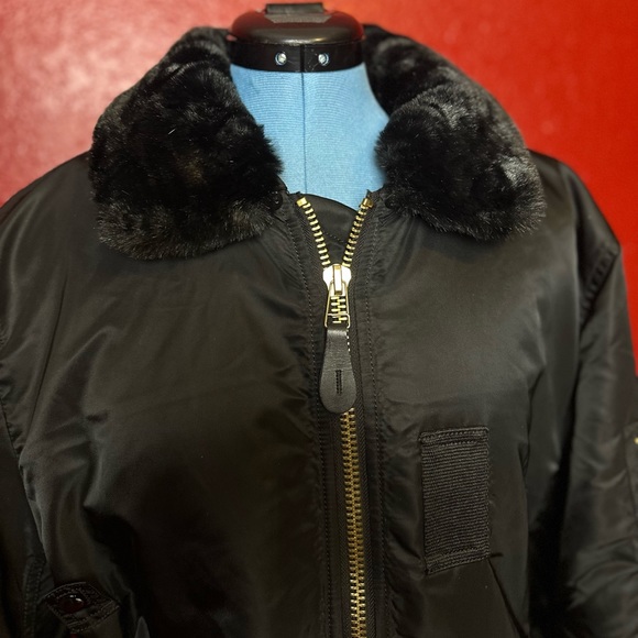 Alpha Industries Men's Black B-15 Flight Jacket - Picture 6 of 9